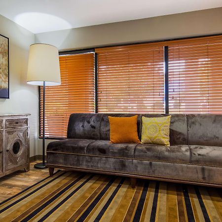 Best Western Shenandoah Inn Нюнан Екстериор снимка