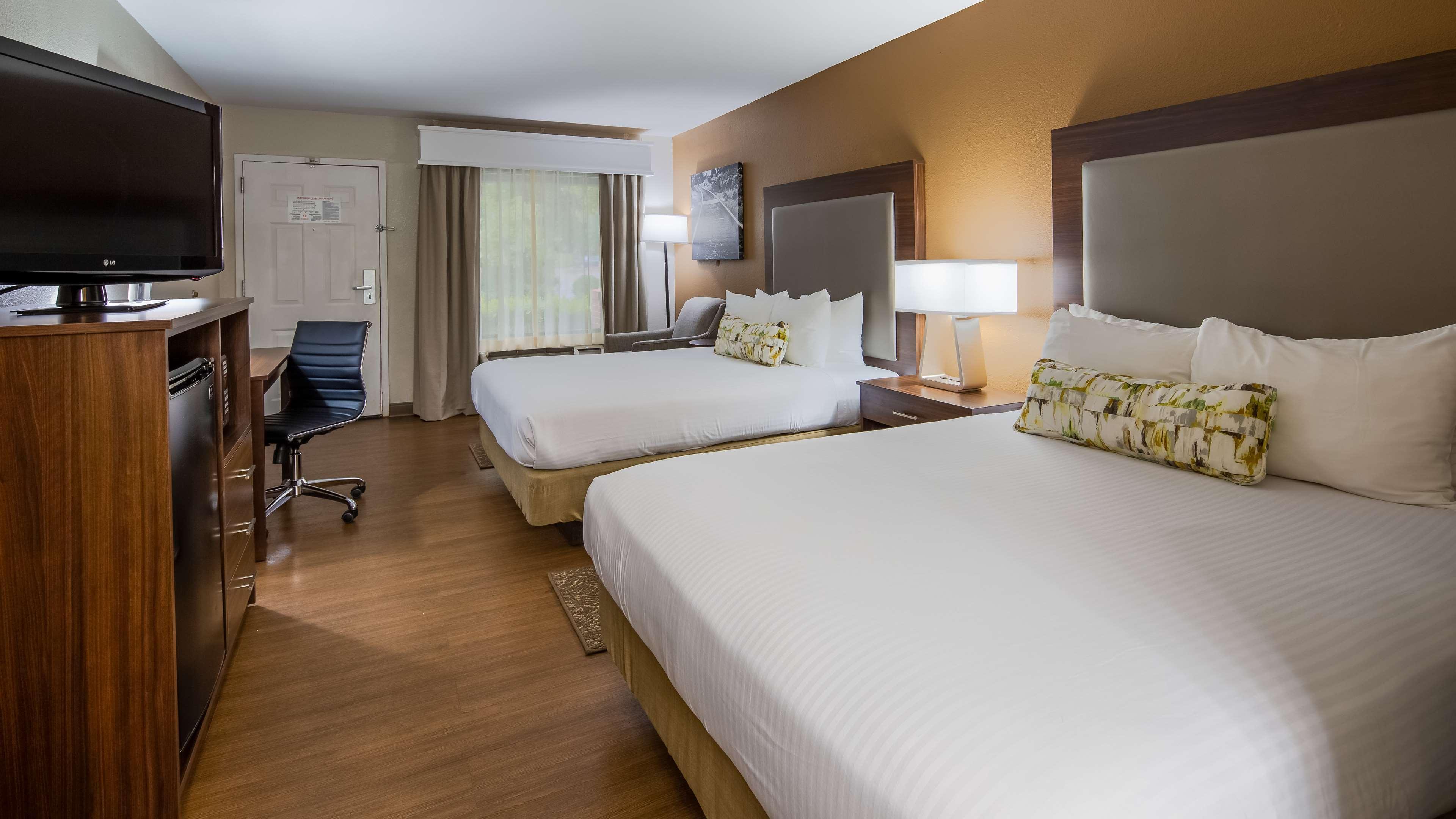 Best Western Shenandoah Inn Нюнан Екстериор снимка