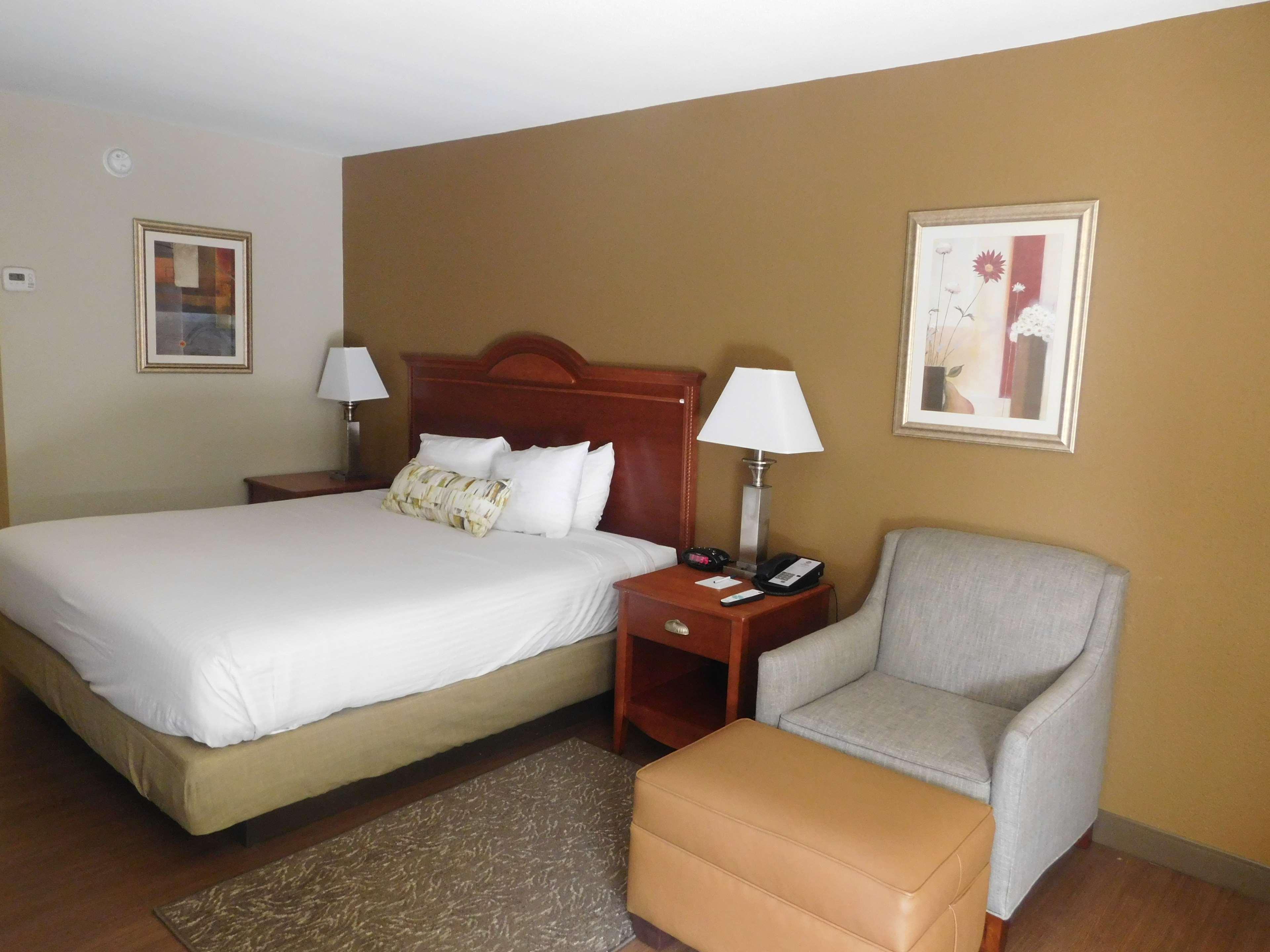 Best Western Shenandoah Inn Нюнан Екстериор снимка