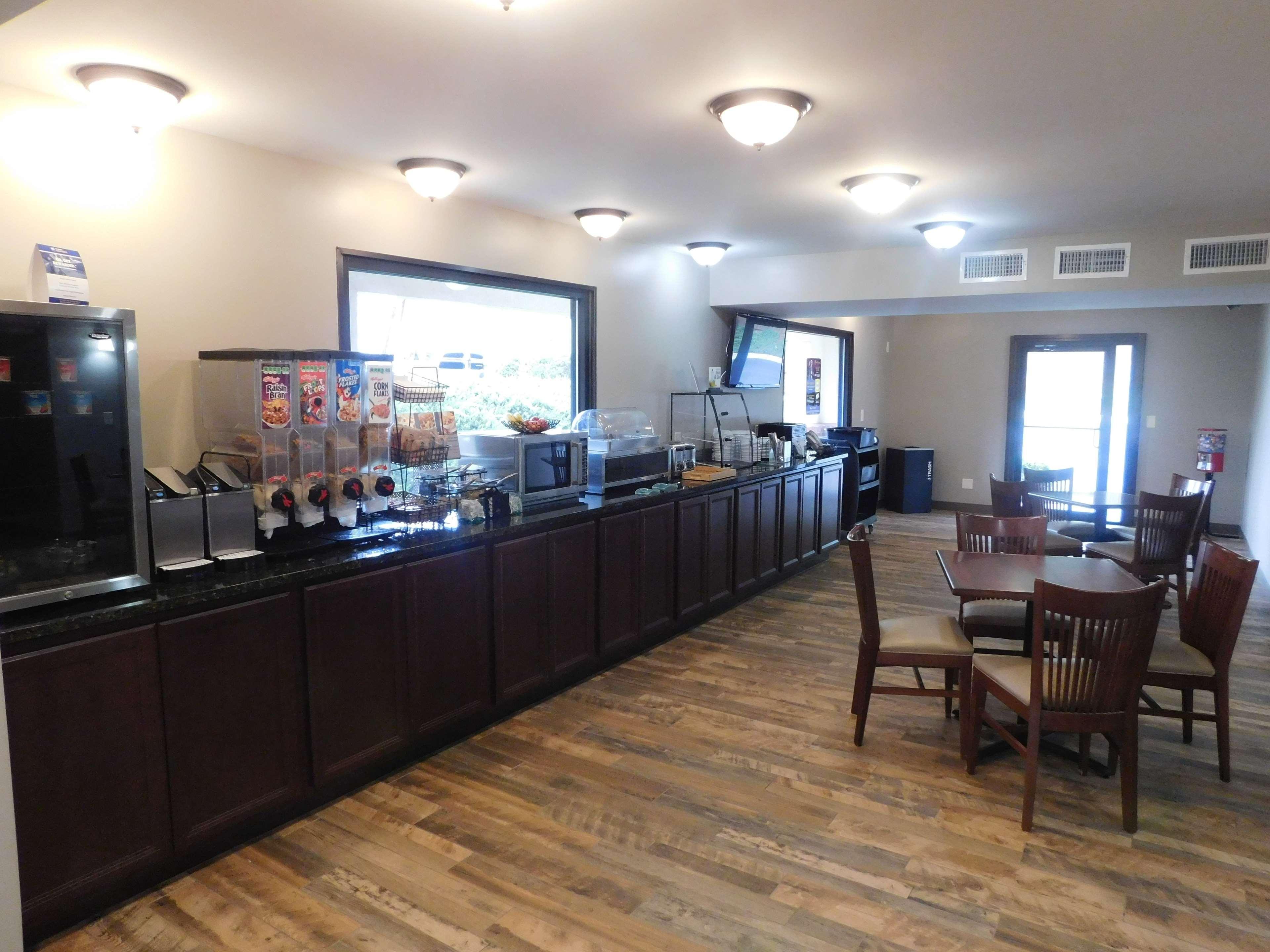 Best Western Shenandoah Inn Нюнан Екстериор снимка