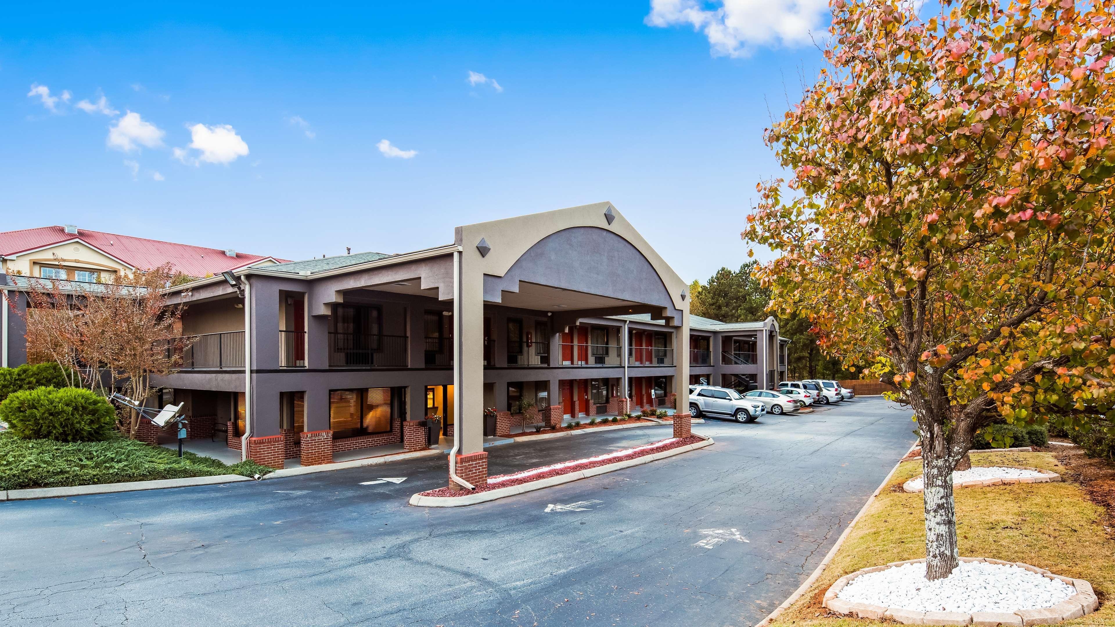 Best Western Shenandoah Inn Нюнан Екстериор снимка