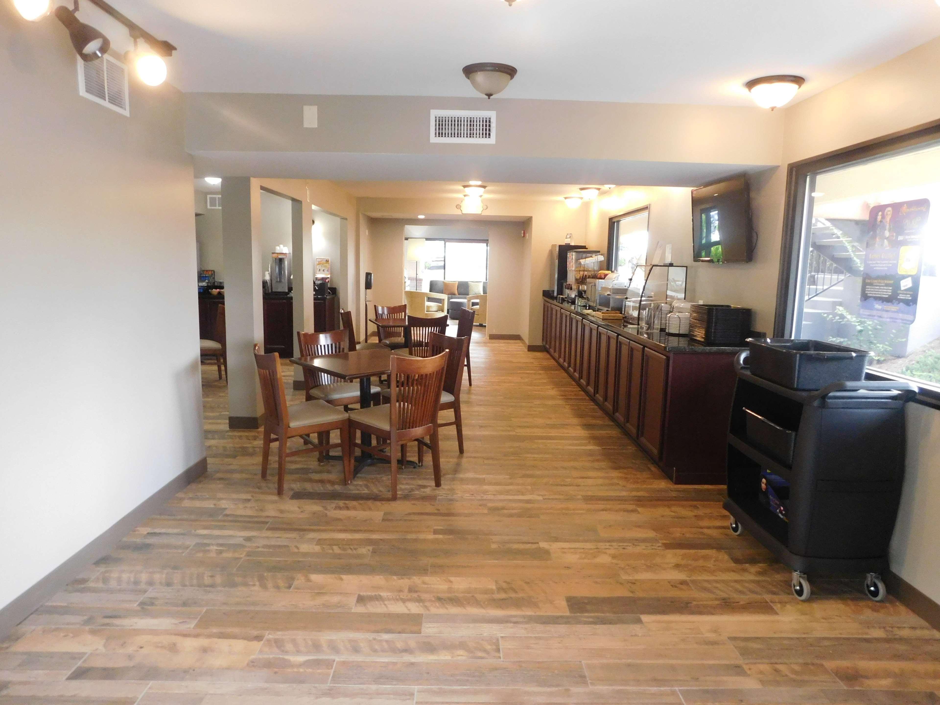 Best Western Shenandoah Inn Нюнан Екстериор снимка