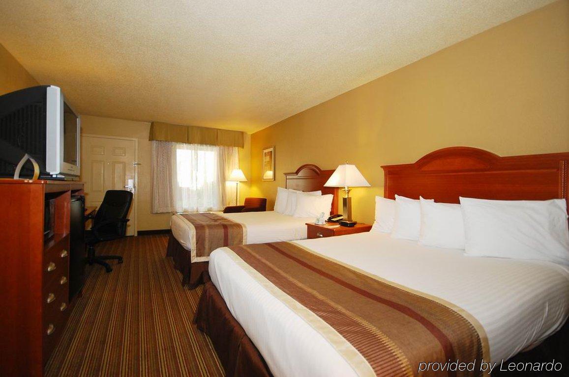 Best Western Shenandoah Inn Нюнан Екстериор снимка