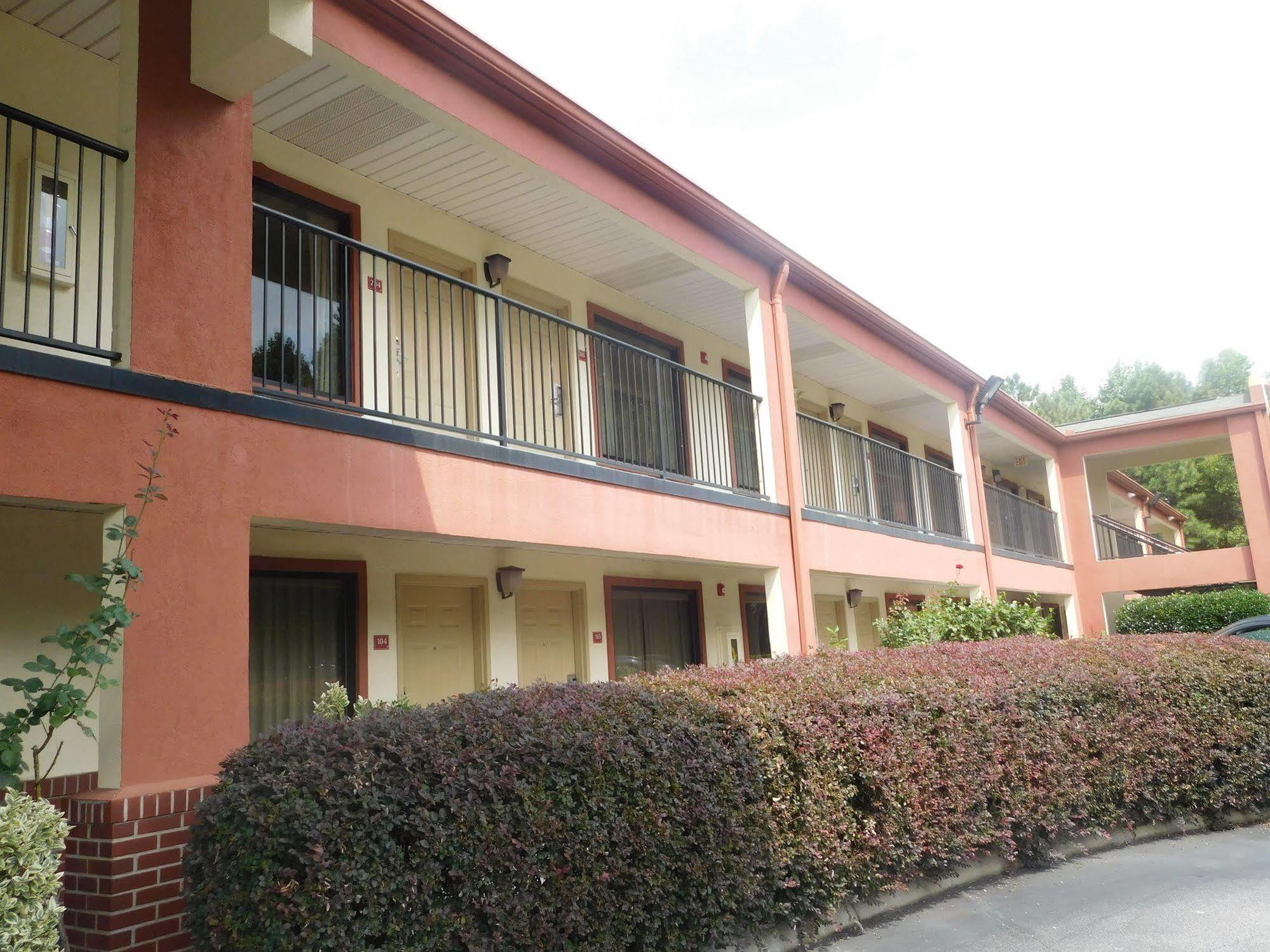Best Western Shenandoah Inn Нюнан Екстериор снимка