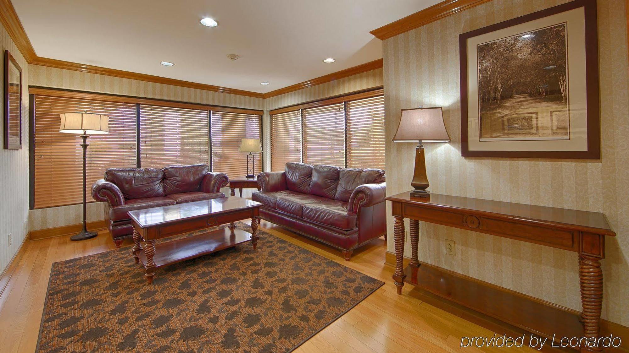 Best Western Shenandoah Inn Нюнан Екстериор снимка