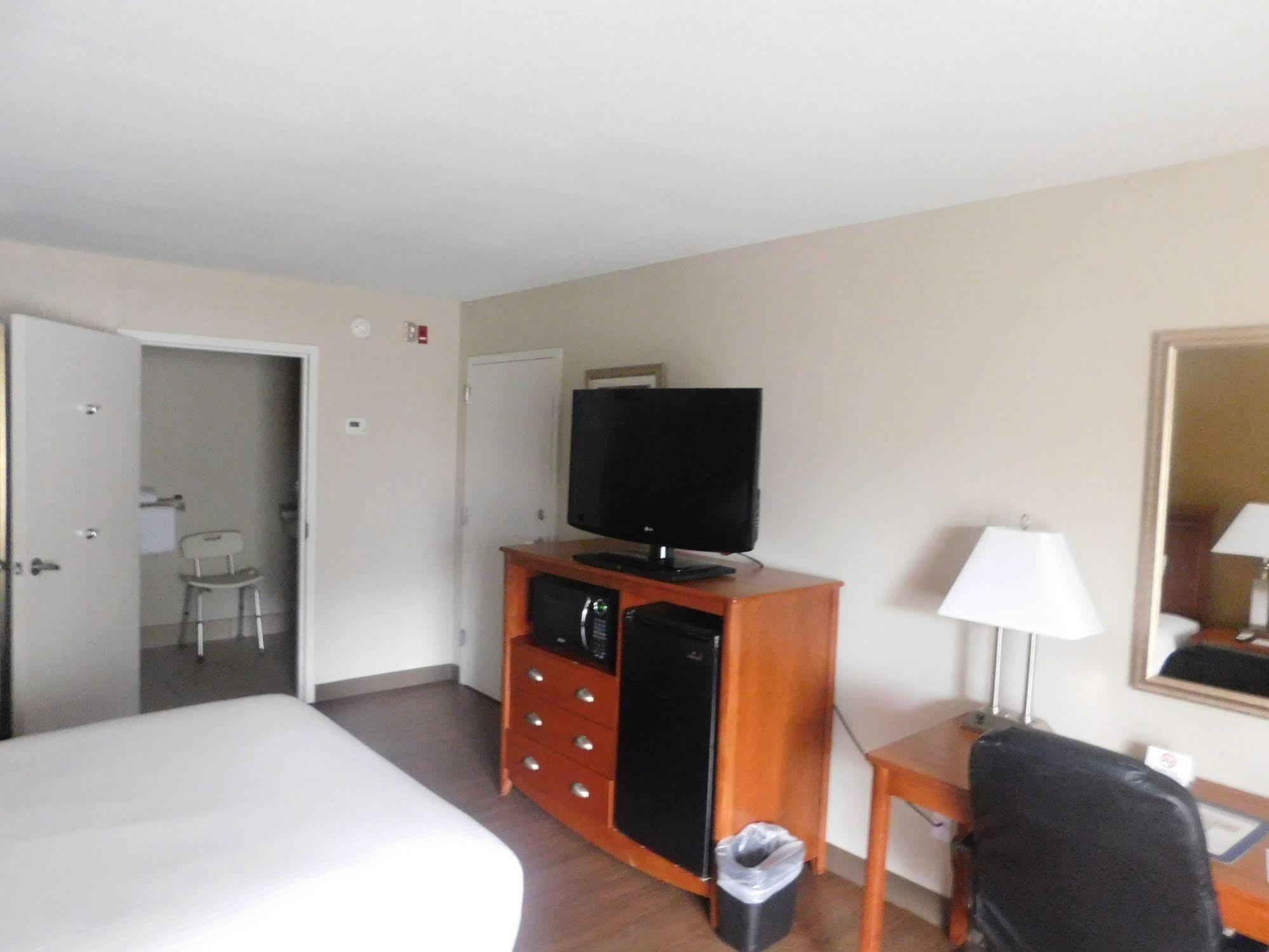 Best Western Shenandoah Inn Нюнан Екстериор снимка