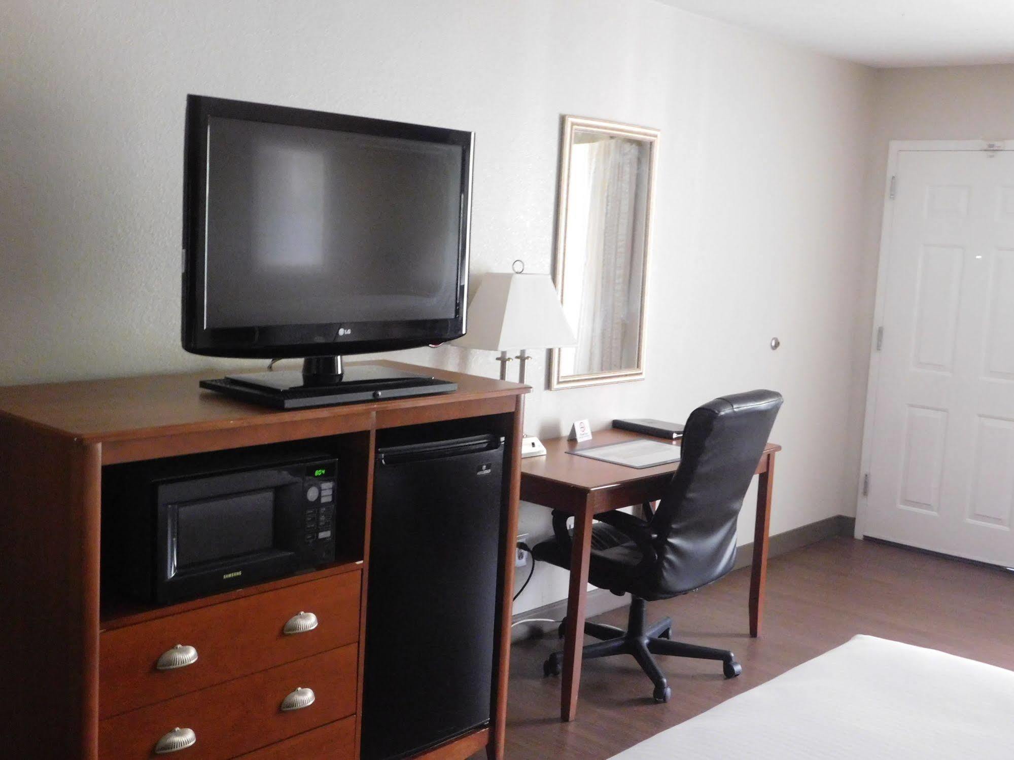 Best Western Shenandoah Inn Нюнан Екстериор снимка