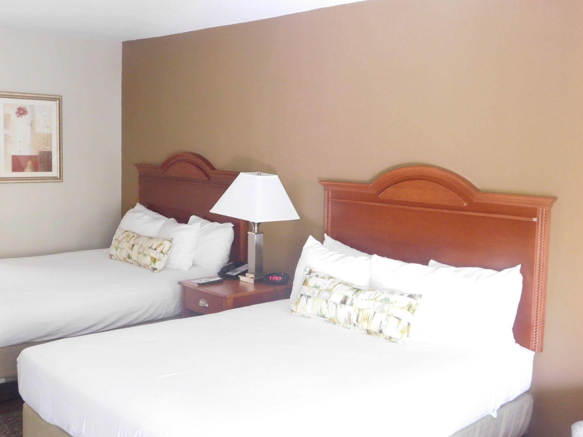Best Western Shenandoah Inn Нюнан Екстериор снимка